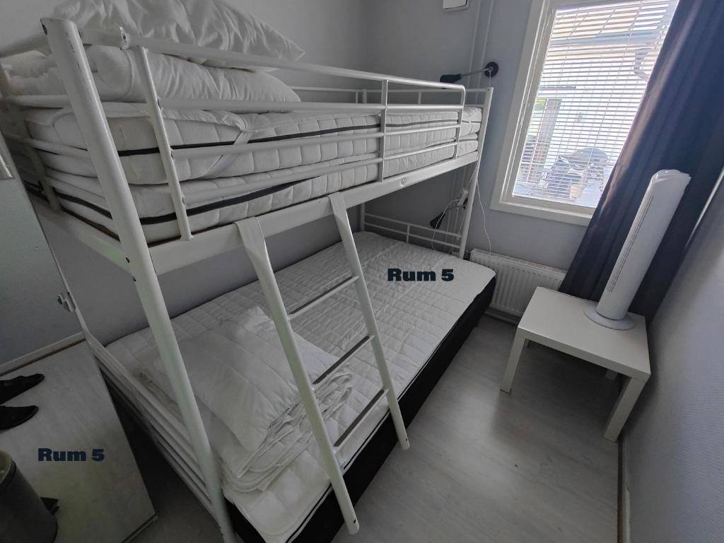 Postel nebo postele na pokoji v ubytování Guest House Tullgatan 24