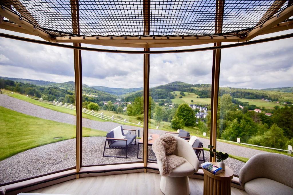 Nespecifikovaný výhled na hory nebo výhled na hory při pohledu z luxury tent