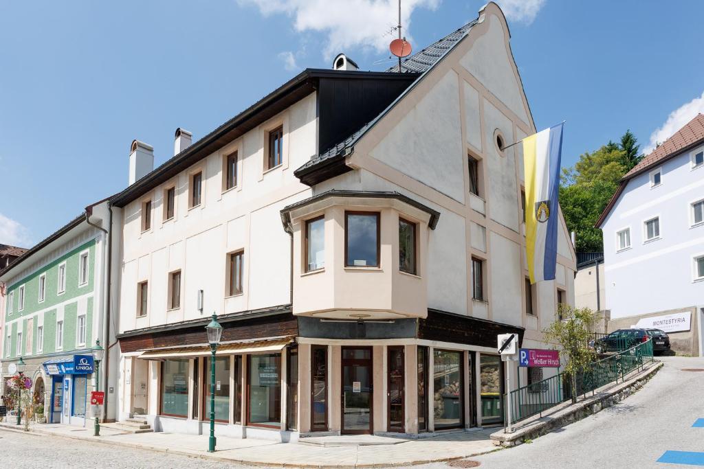 a building on the corner of a street at MiniZell - Small Cosy Central in Mariazell