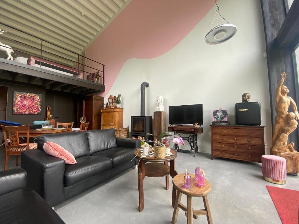 TV a/nebo společenská místnost v ubytování Guest Rooms by Art Bruges