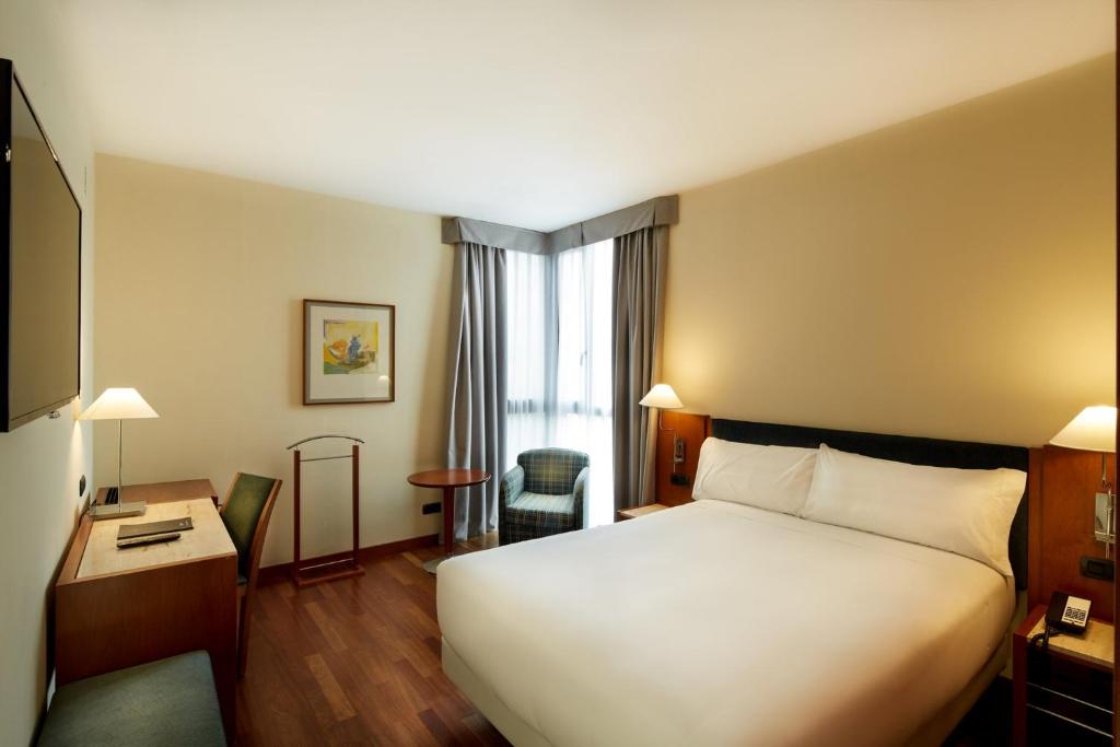 Postel nebo postele na pokoji v ubytování Sercotel Cornellà Barcelona