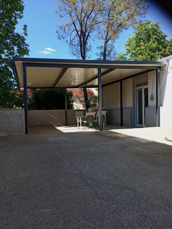 Budova, v ktorej sa apartmán nachádza