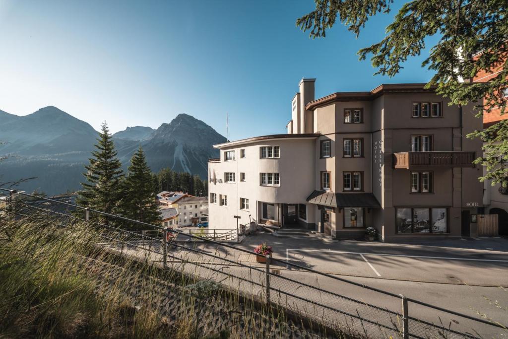 Nespecifikovaný výhled na hory nebo výhled na hory při pohledu z hotelu