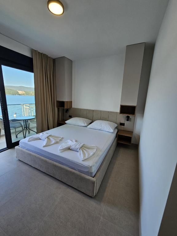 Postel nebo postele na pokoji v ubytování Apartmani Leženić M