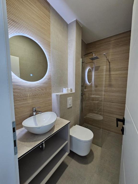 Koupelna v ubytování Apartmani Leženić M