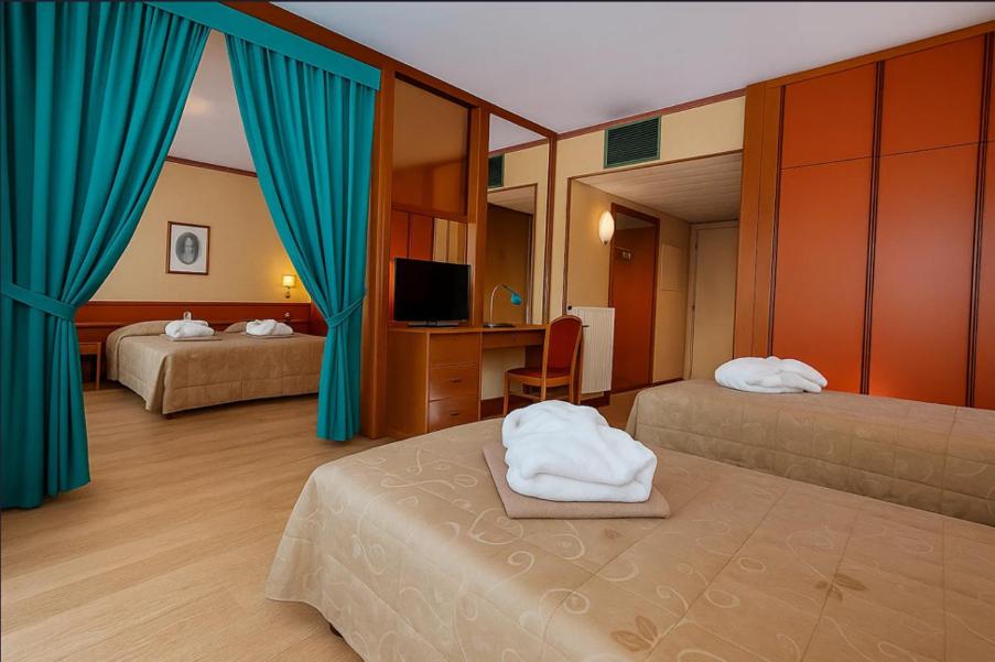 Postel nebo postele na pokoji v ubytování Hotel Savoia Thermae & SPA