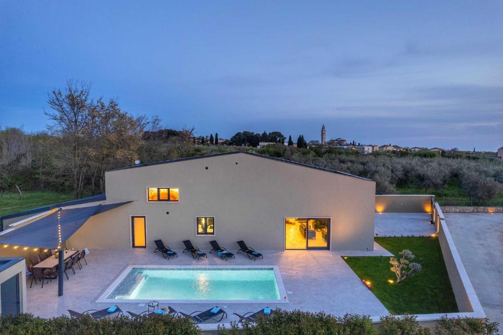 Πισίνα στο ή κοντά στο Deluxe Villa with Pool, Sauna, Jacuzzi & Playground