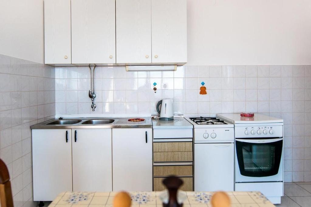 Kuchyňa alebo kuchynka v ubytovaní Apartment AnteV