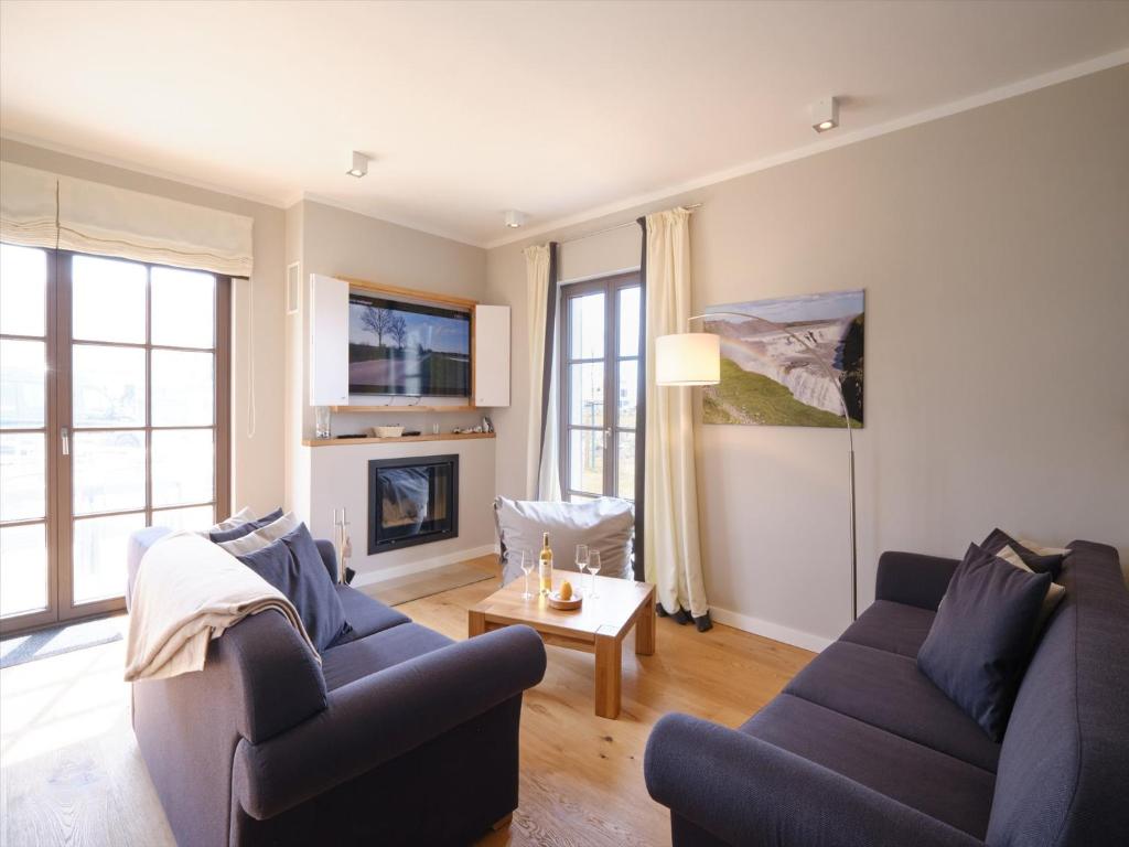 Istumisnurk majutusasutuses Reetland am Meer Premium Reetdachvilla mit 3 Schlafzimmern, Sauna und Kamin H11