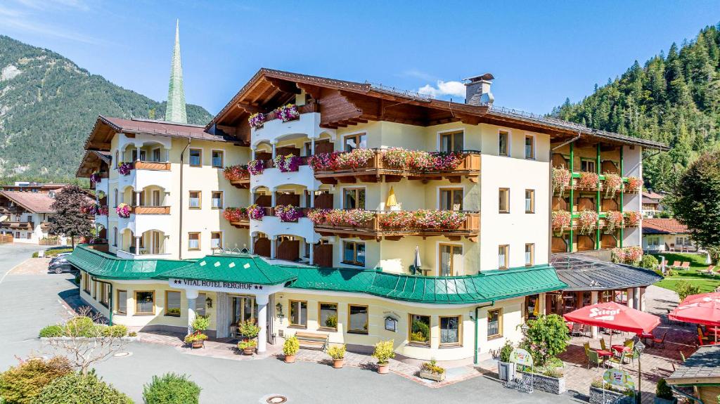 Nespecifikovaný výhled na hory nebo výhled na hory při pohledu z hotelu