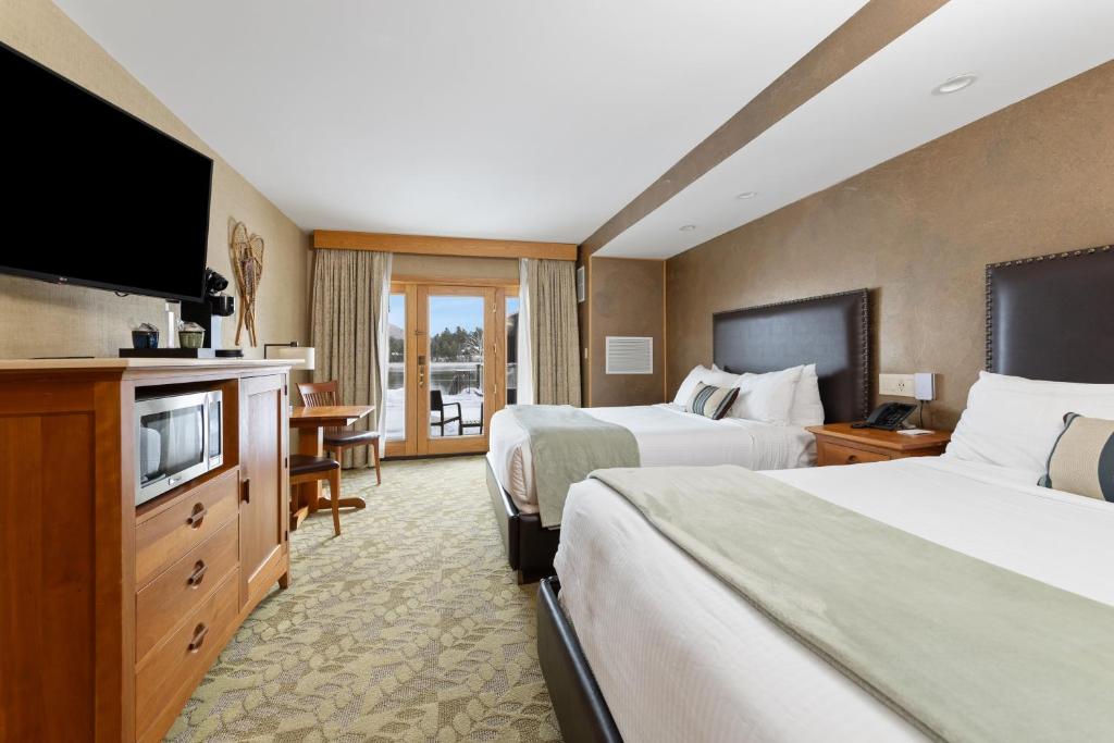 Voodi või voodid majutusasutuse Golden Arrow Lakeside Resort toas