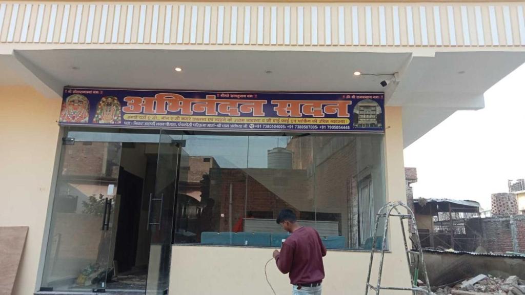Imagem da galeria de Hotel Nandan - 800 Metres Away From Ram Mandir Ayodhaya em Ayodhya