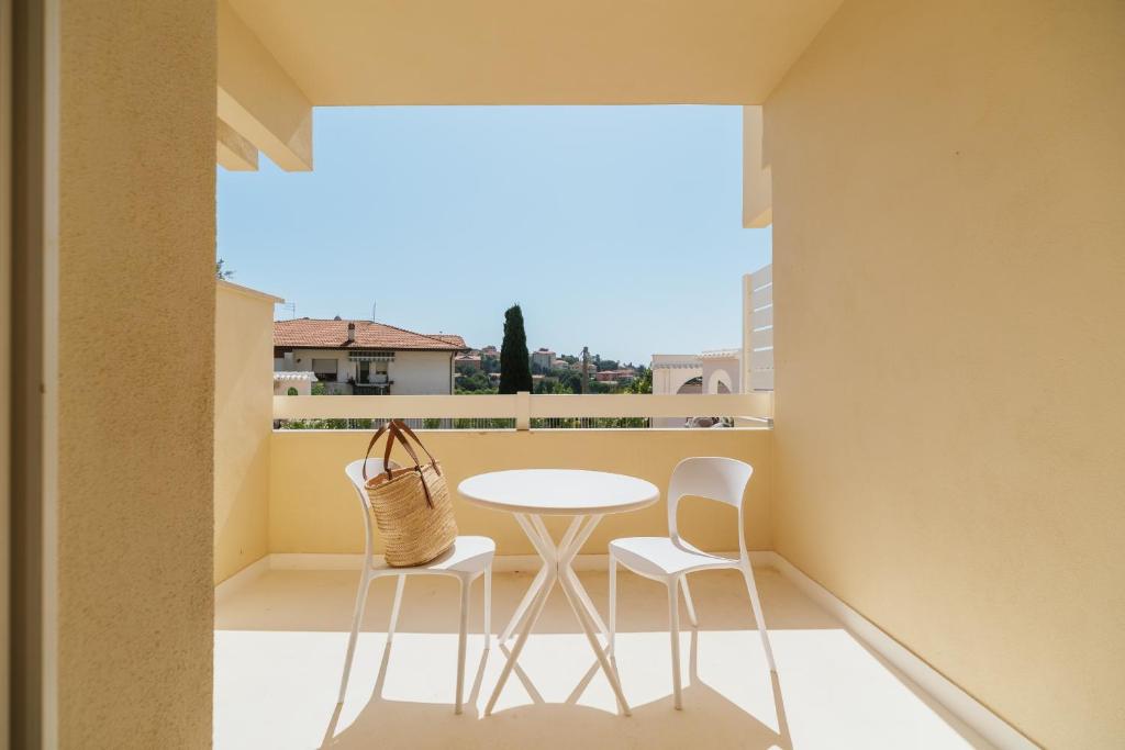 Maison Sirolo - Camera Doppia Con Balcone