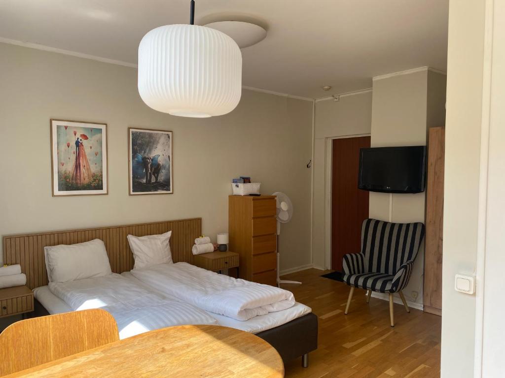Postel nebo postele na pokoji v ubytování På Hörnet Hotell