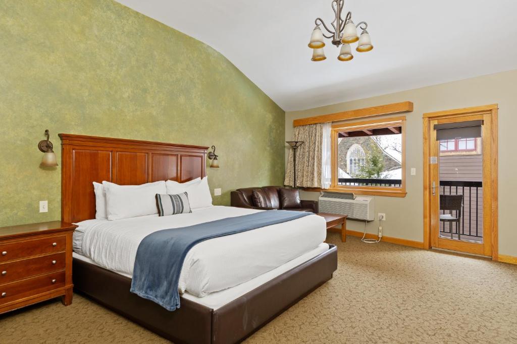 Voodi või voodid majutusasutuse Golden Arrow Lakeside Resort toas