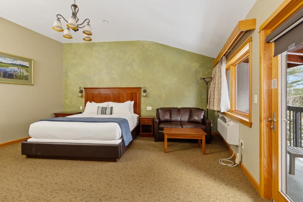 Voodi või voodid majutusasutuse Golden Arrow Lakeside Resort toas