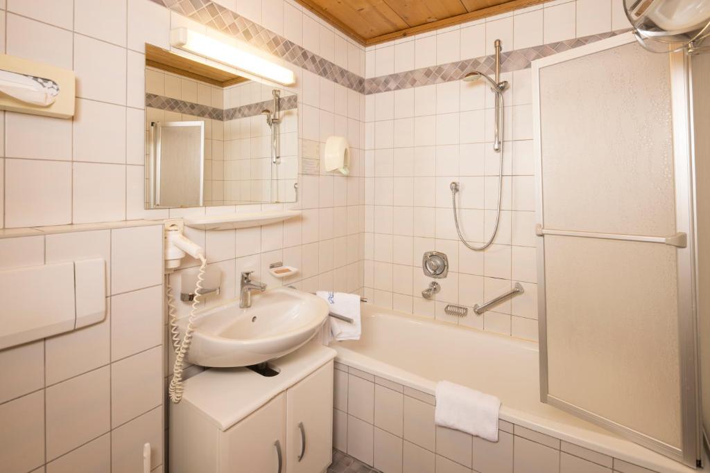 Koupelna v ubytování Hotel Brennerspitz