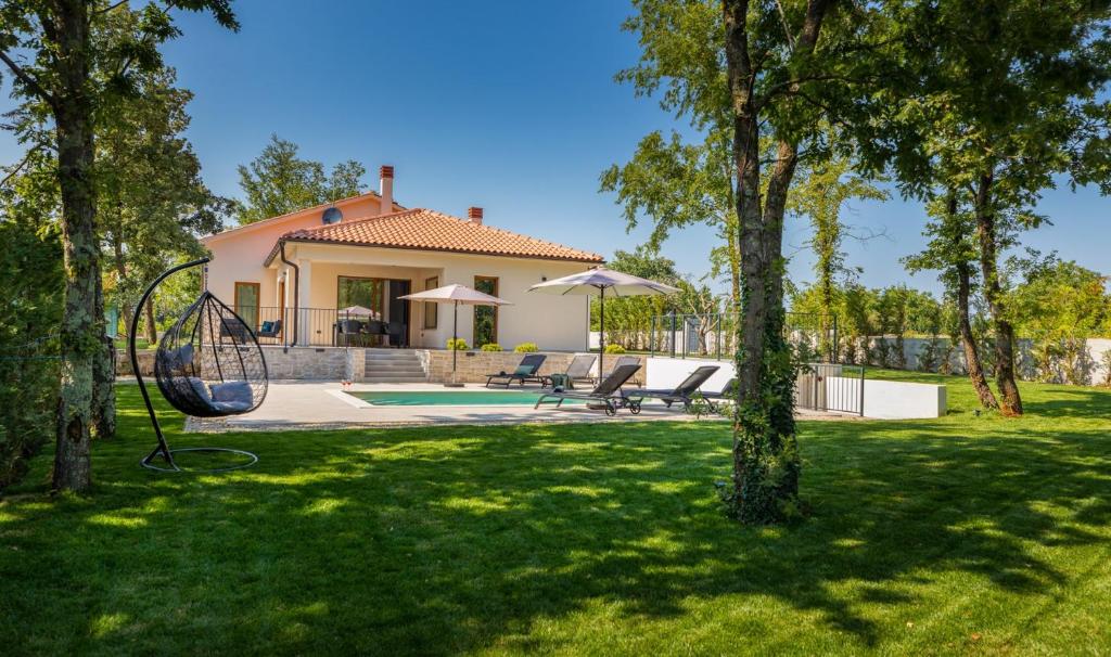 Hồ bơi trong/gần Villa Marija by Villsy