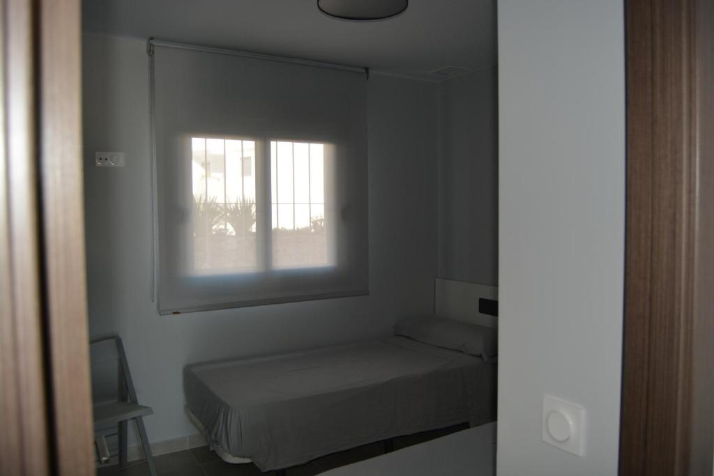 Postel nebo postele na pokoji v ubytování ROMERO APARTMENTS-ARENALES DEL SOL