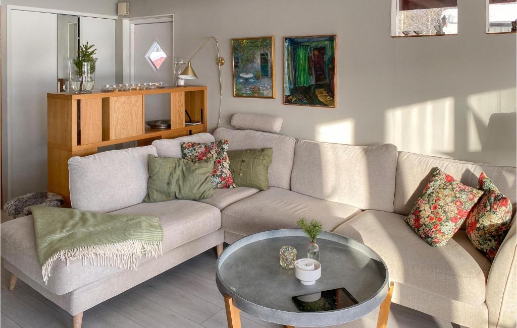Lovely Home In Taberg With Kitchen