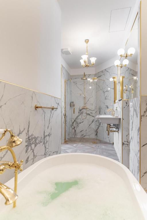 Hotel H15 Francuski Old Town - Destigo Hotels - Resim 44