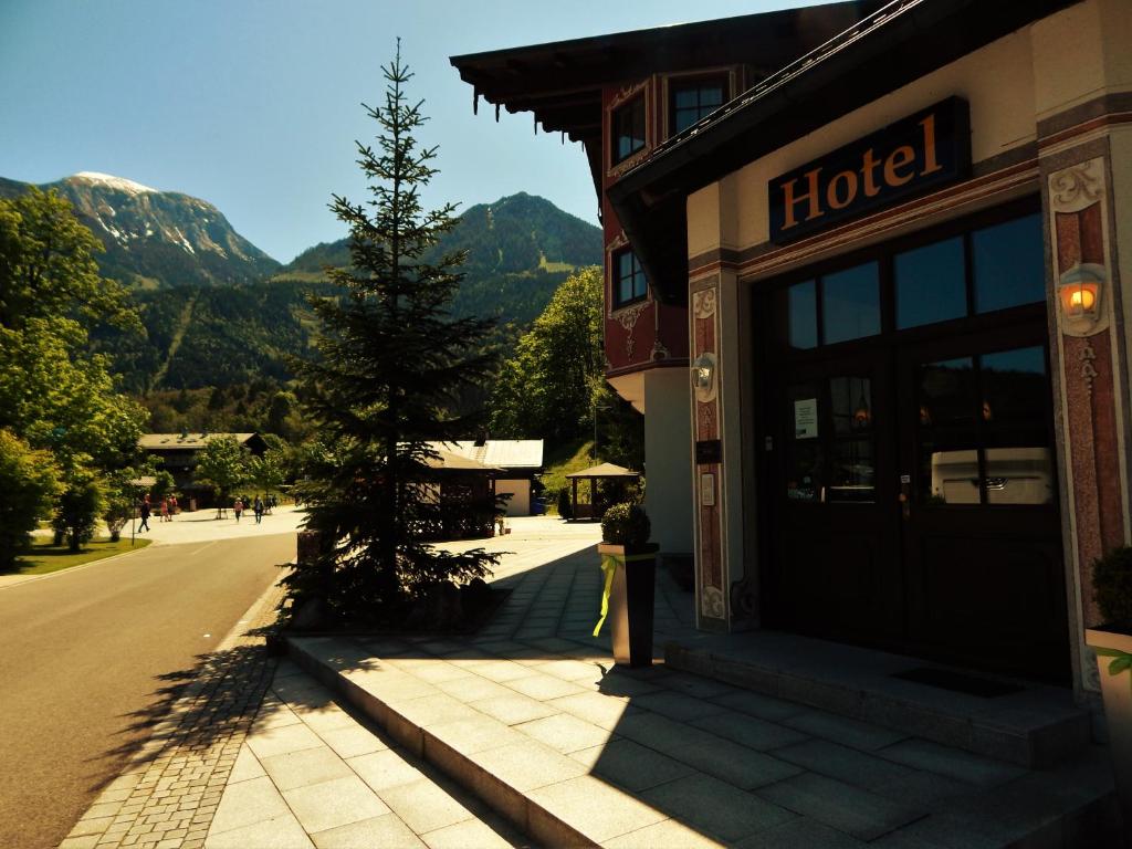 Nespecifikovaný výhled na hory nebo výhled na hory při pohledu z hotelu