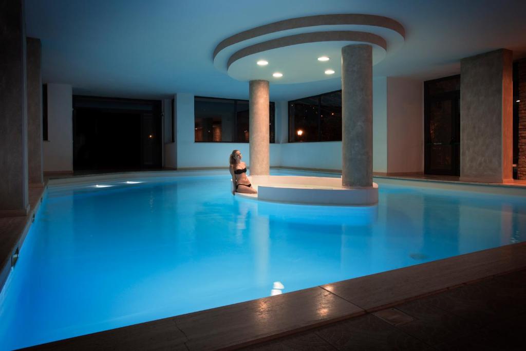 Bazén v ubytování Albergo Ristorante San Biagio nebo v jeho okolí
