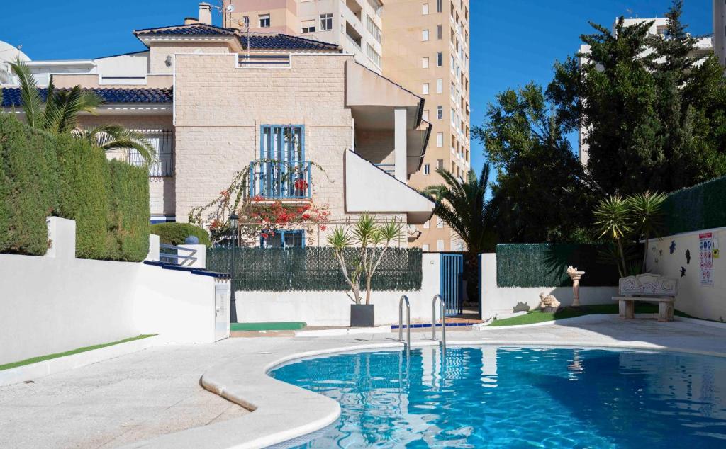 Villa with private garden 200m from the sea