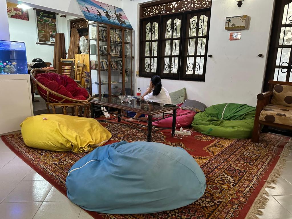 Posezení v ubytování Sky Hostel Negombo