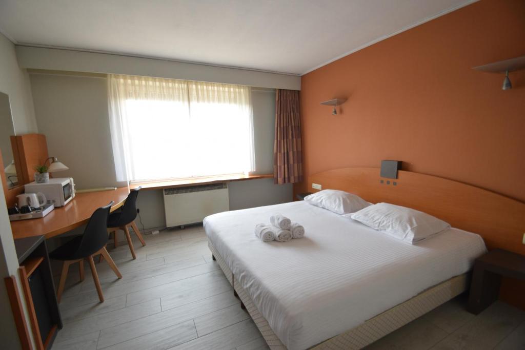 Postel nebo postele na pokoji v ubytování Sleep & Go Brussels Expo Hotel
