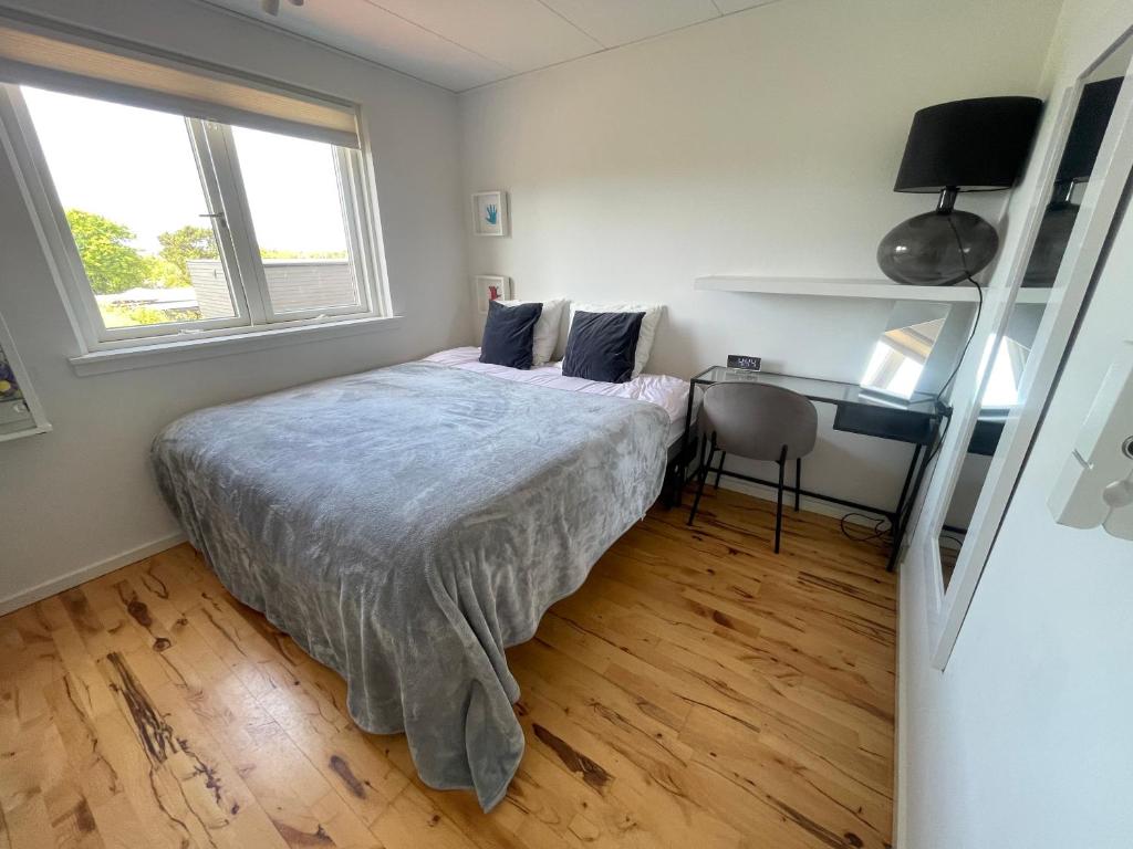 En eller flere senge i et værelse på Hygge apartament