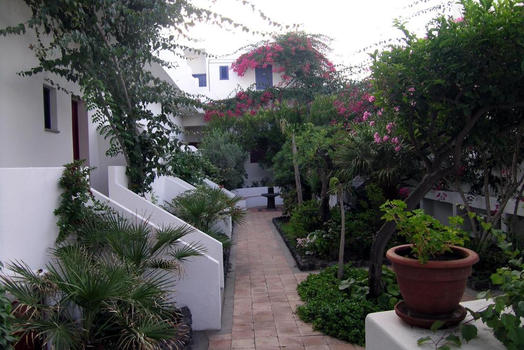 Сад в La Sirenetta Park Hotel