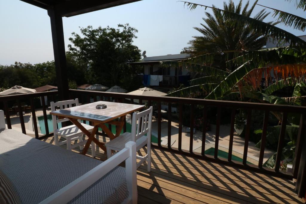 A balcony or terrace at Paradise Garden Apartments