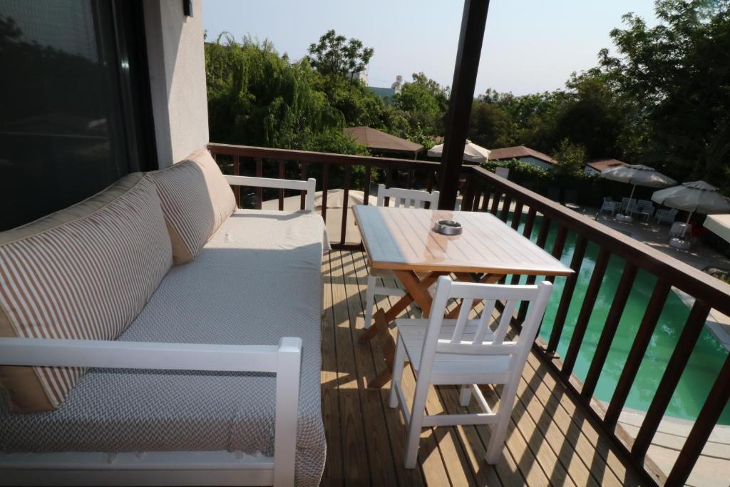 A balcony or terrace at Paradise Garden Apartments