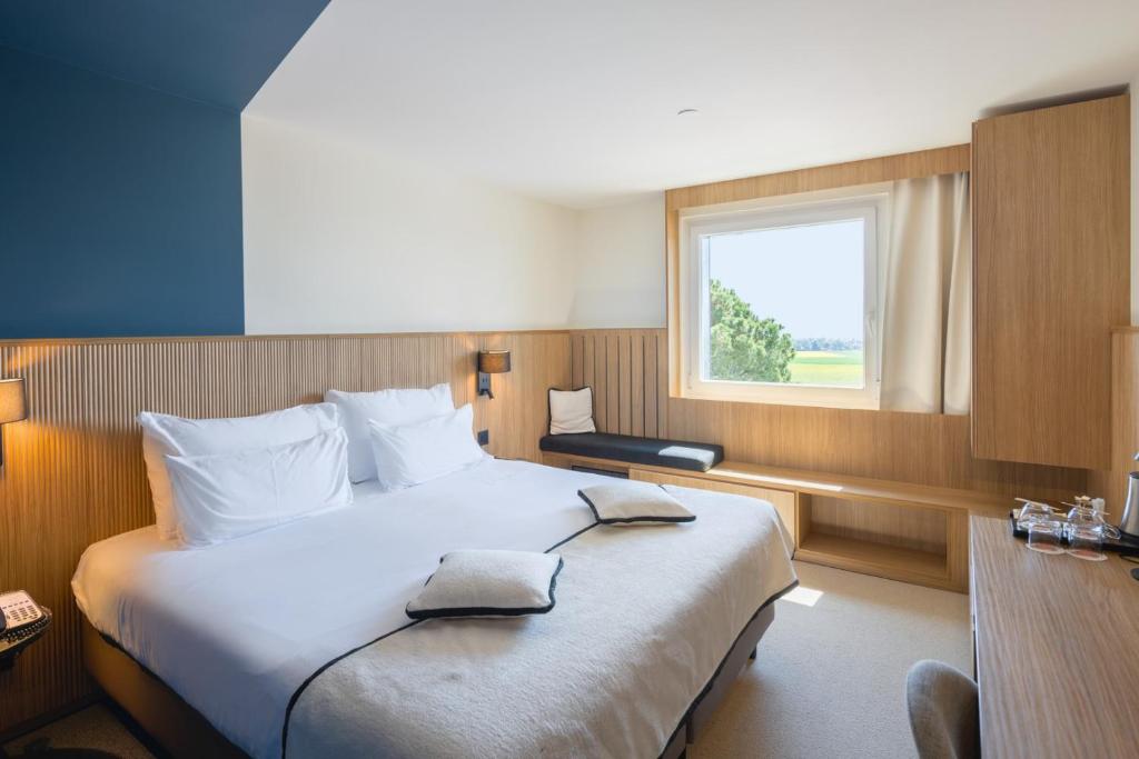 Postel nebo postele na pokoji v ubytování Everness Hotel & Resort