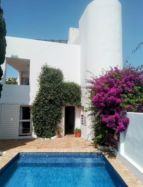 Apartamentos La Galbana con Piscina - Housity