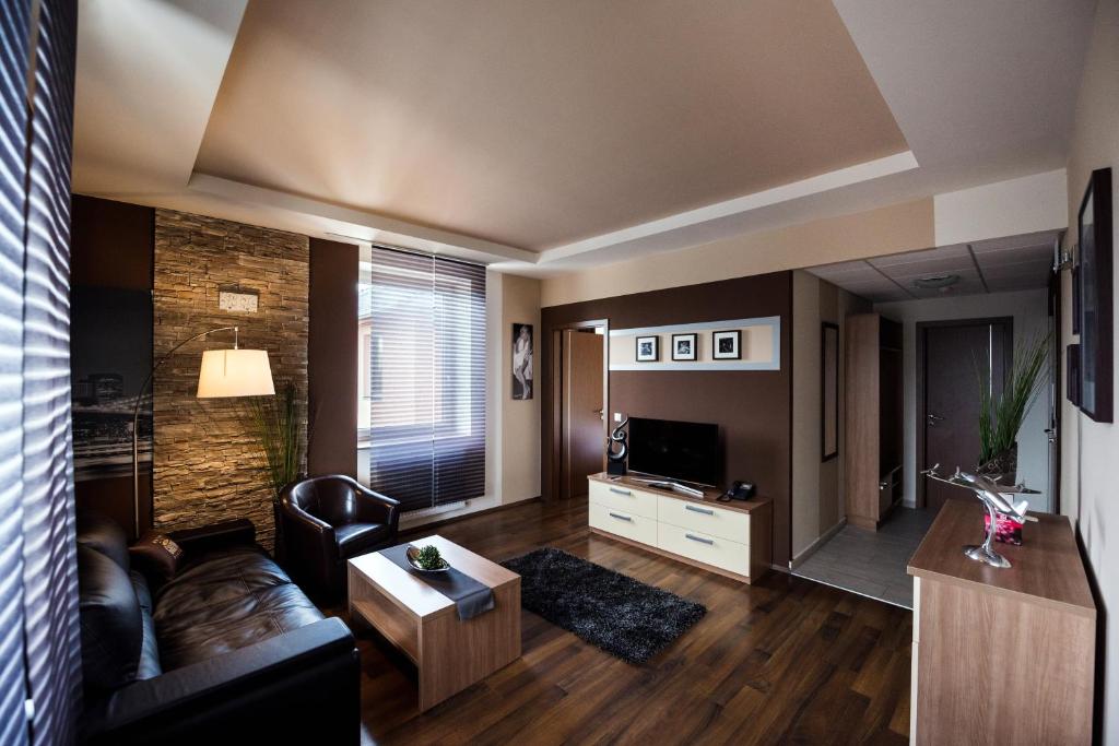 TV a/nebo společenská místnost v ubytování Hotel Garzon Plaza