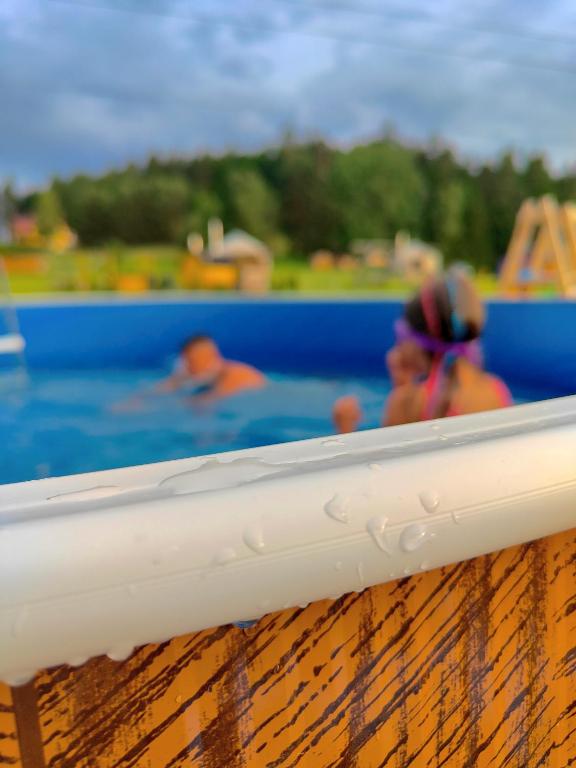 Bassein majutusasutuses Glamping Niebiańska Osada Jurty Dolnośląskie & SPA või selle lähedal