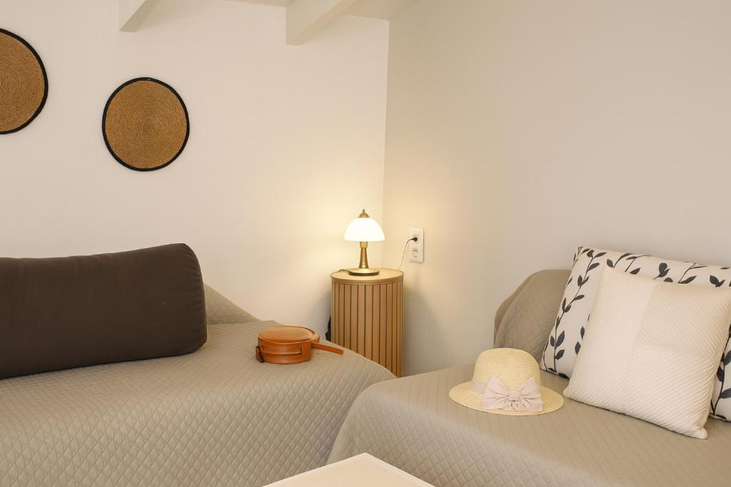 Postel nebo postele na pokoji v ubytování Fissas Rooms