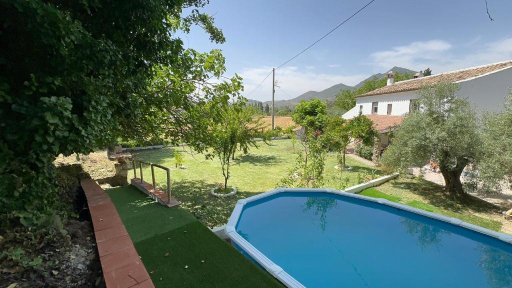 Bazén v ubytování Finca Huerta El Rincón nebo v jeho okolí