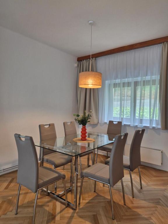 Istumisnurk majutusasutuses Vilas & Wellness Resort Orlík