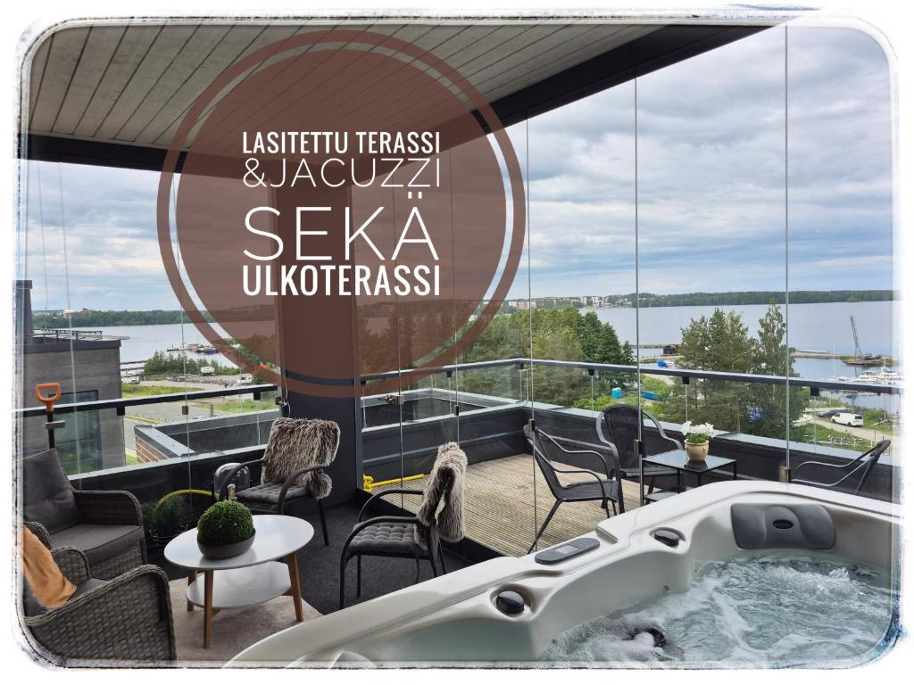 a hot tub on the balcony of a building at PENTHOUSE AUREA NORDIC Tasokas moderni kaupunki huoneisto Tampereen huipulla -ISO JACUZZI omalla KATTOTERASSILLA - AURINKOTUOLIT ja Aurinko odottaa Sinua - huikea maisema- - 10 HLÖ - in Tampere