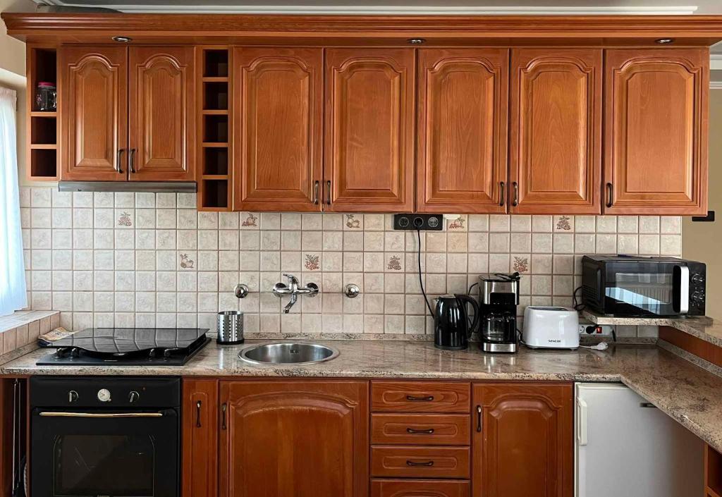 Kuchyňa alebo kuchynka v ubytovaní Apartment Gyenesdias 16