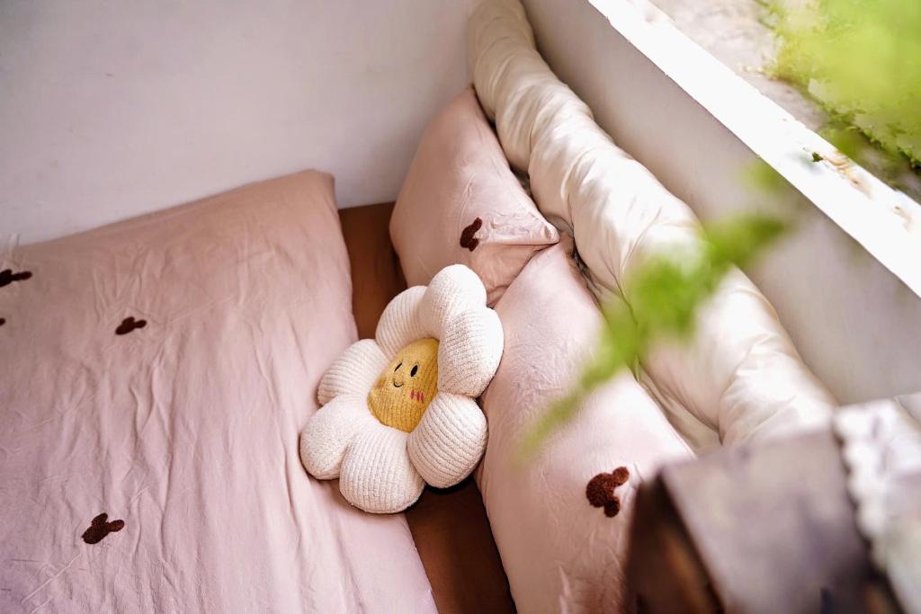 Un ou plusieurs lits dans un hébergement de l'établissement Hiên Stay