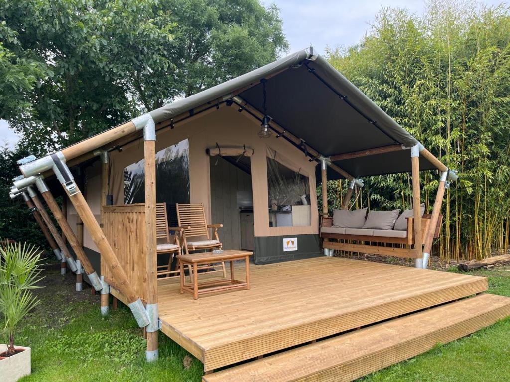 Κήπος έξω από το Romala's Glamping Hideaway