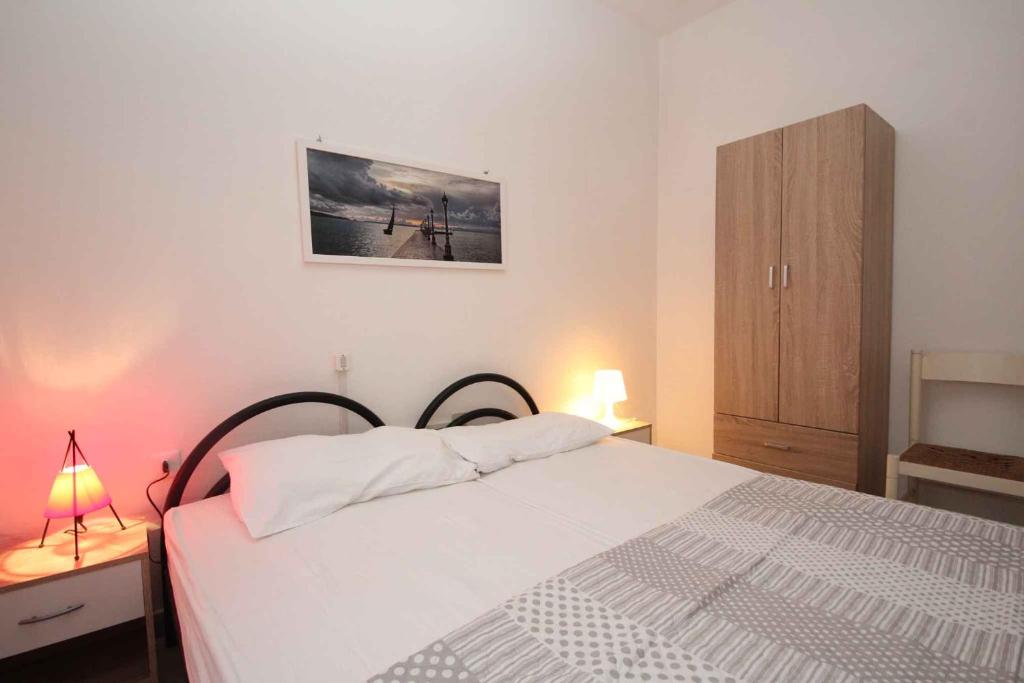 Posteľ alebo postele v izbe v ubytovaní Apartment in Rosolina Mare 25073
