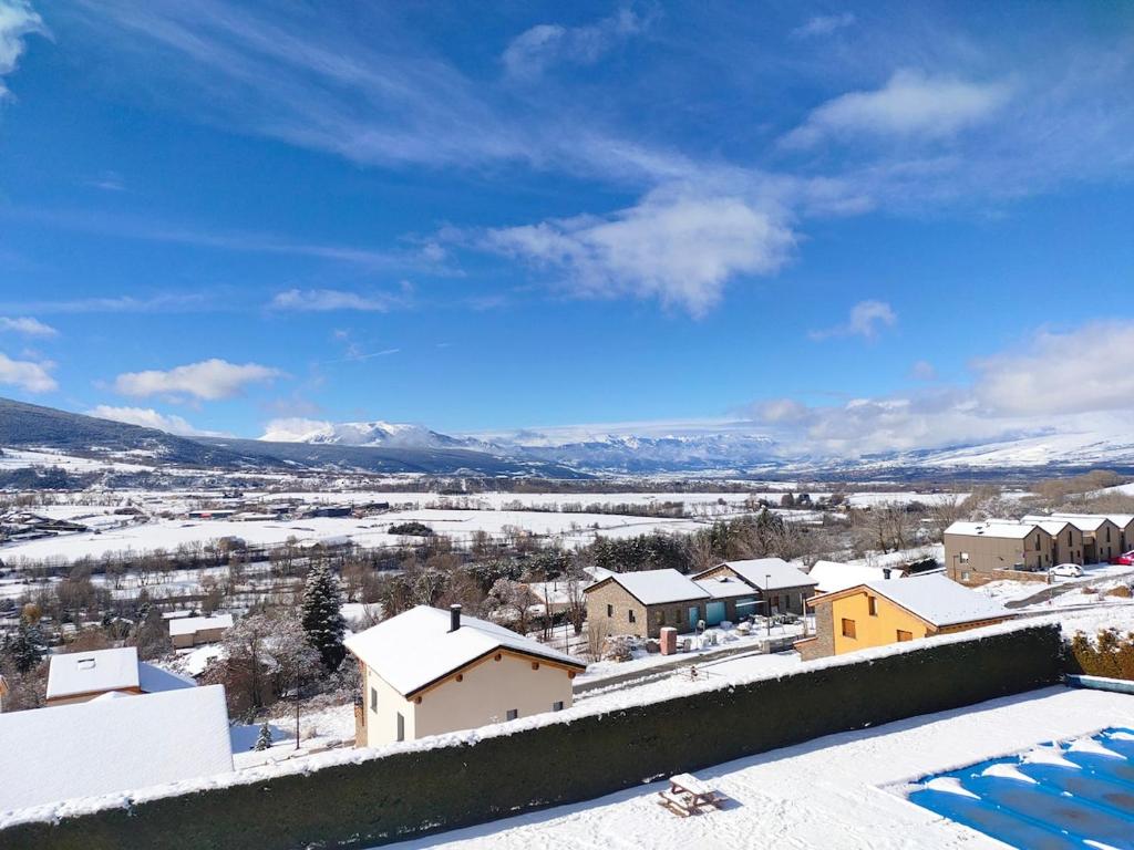 a view of a town in the snow with a pool at Vistas excepcionales, jardín con piscina, muy acogedor in Saillagouse