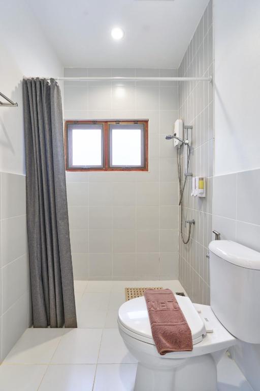 Vannituba majutusasutuses Ray's Home,3BR with front yard,walkable to Nimman