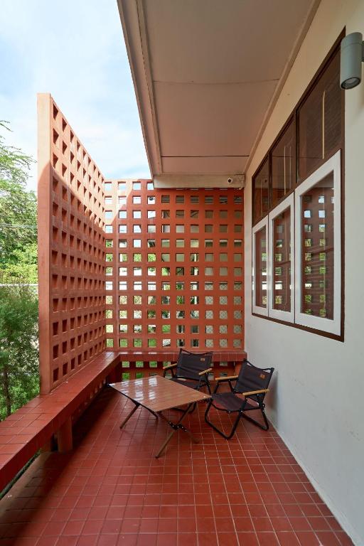 Rõdu või terrass majutusasutuses Ray's Home,3BR with front yard,walkable to Nimman