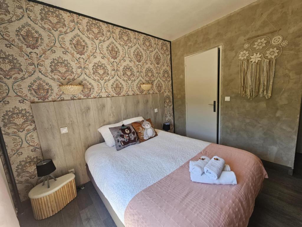 Postel nebo postele na pokoji v ubytování Logis Hôtel Restaurant L'Escapade